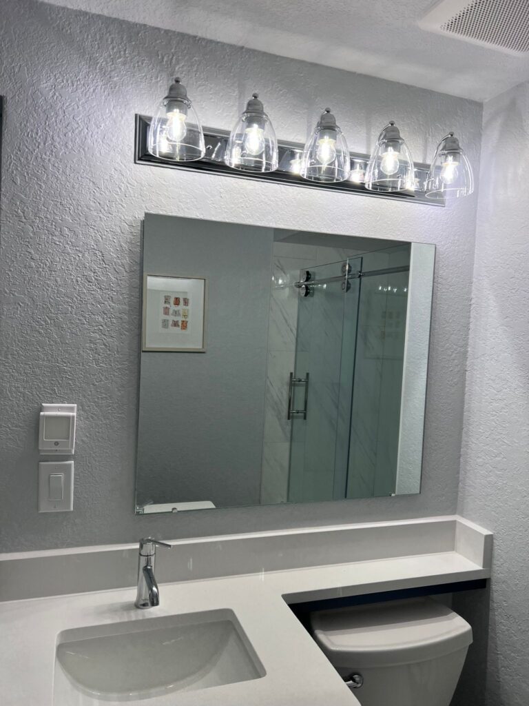 SIngle mirror with lights